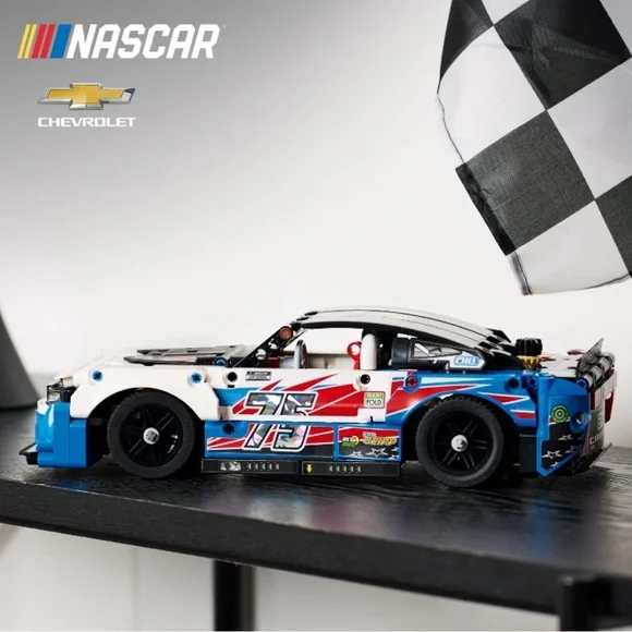 LEGO Technic NASCAR Next Gen Chevrolet Camaro ZL1 NWT - Picture 2 of 8